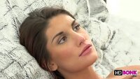 Sie nutzt ihre Vorzüge, um mit neuen Männern Sex zu haben